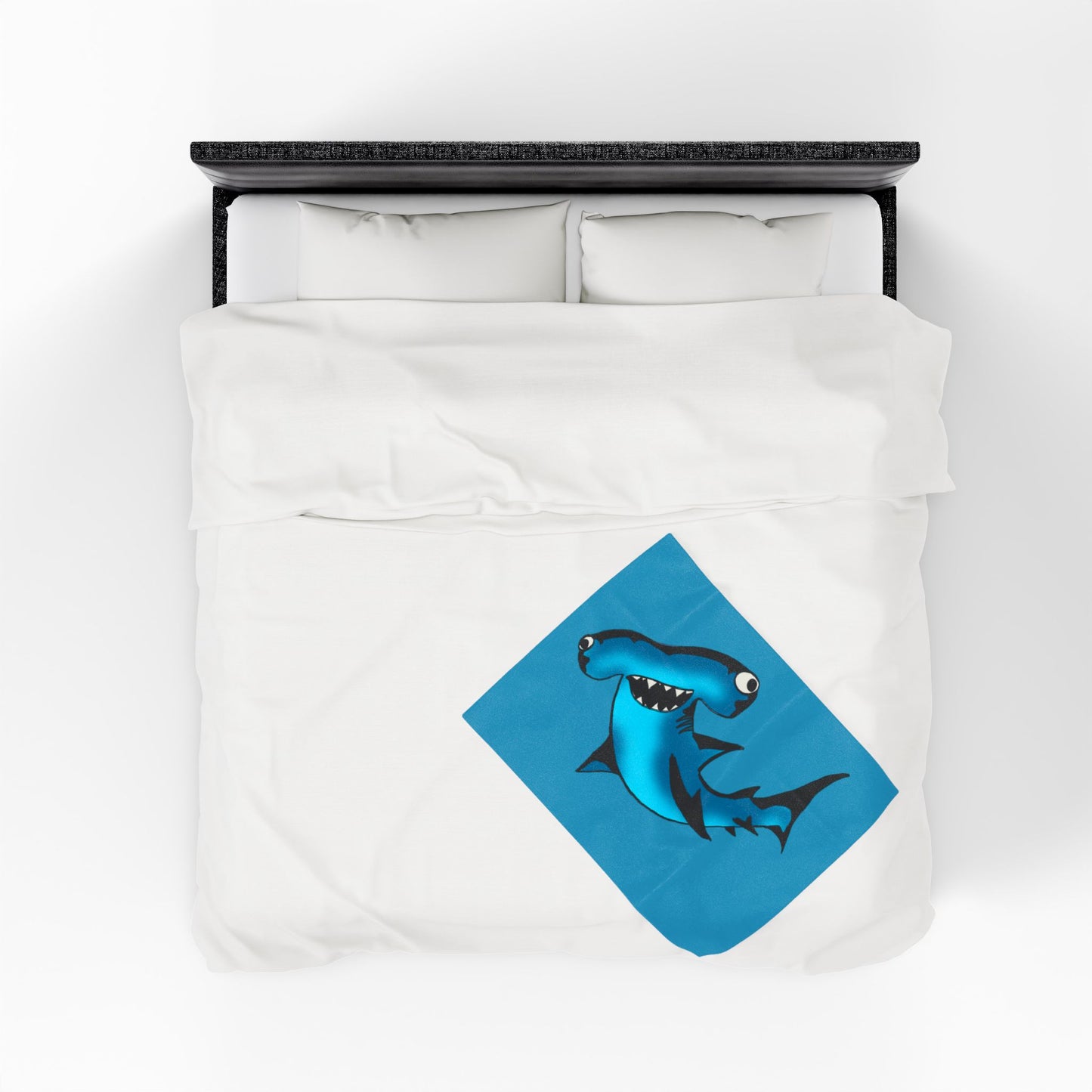 Shark Design Velveteen Plush Blanket – Cozy & Fun for Kids & Ocean Lovers