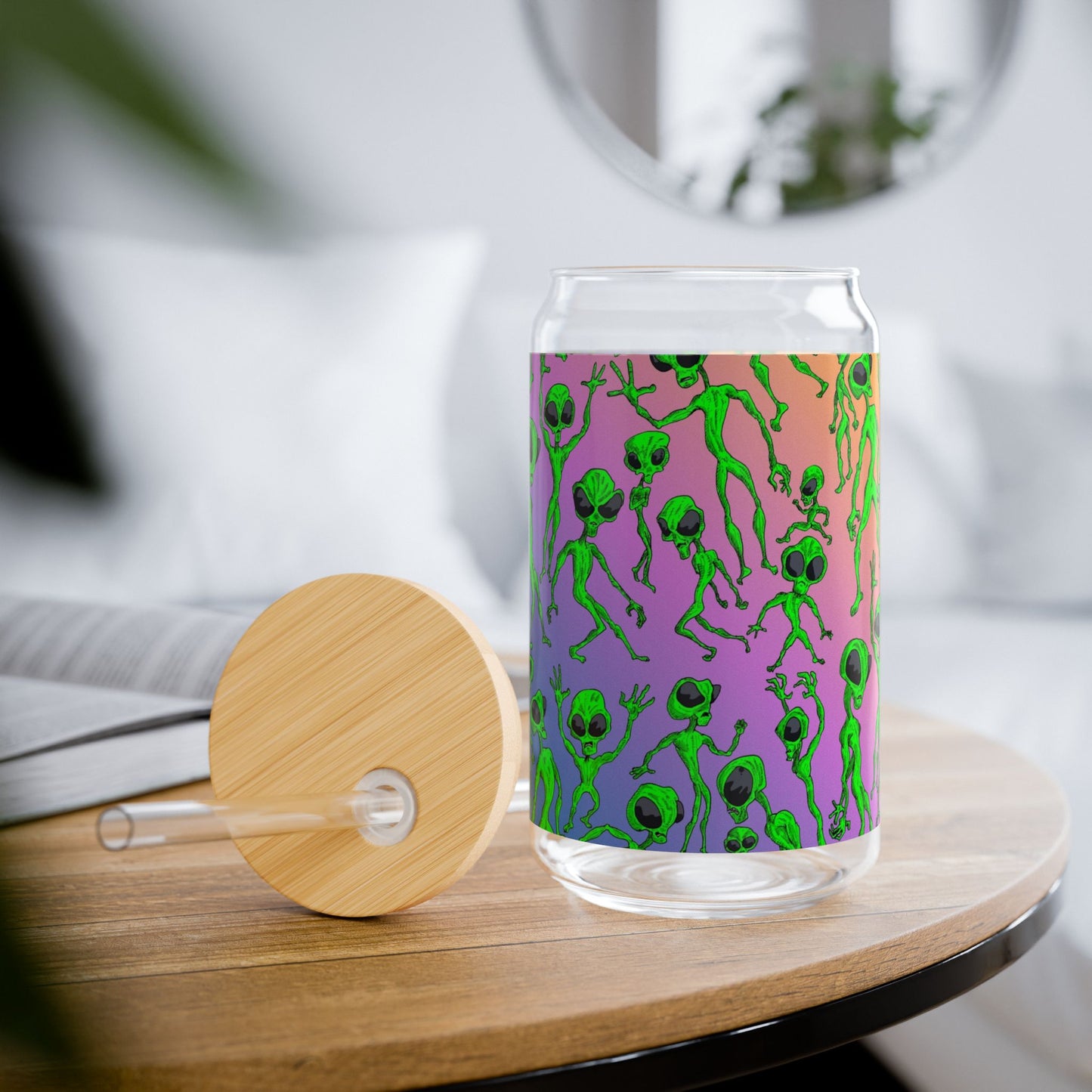 Alien Dance Party Sipper Glass – 16oz Colorful Green Alien Pattern Tumbler
