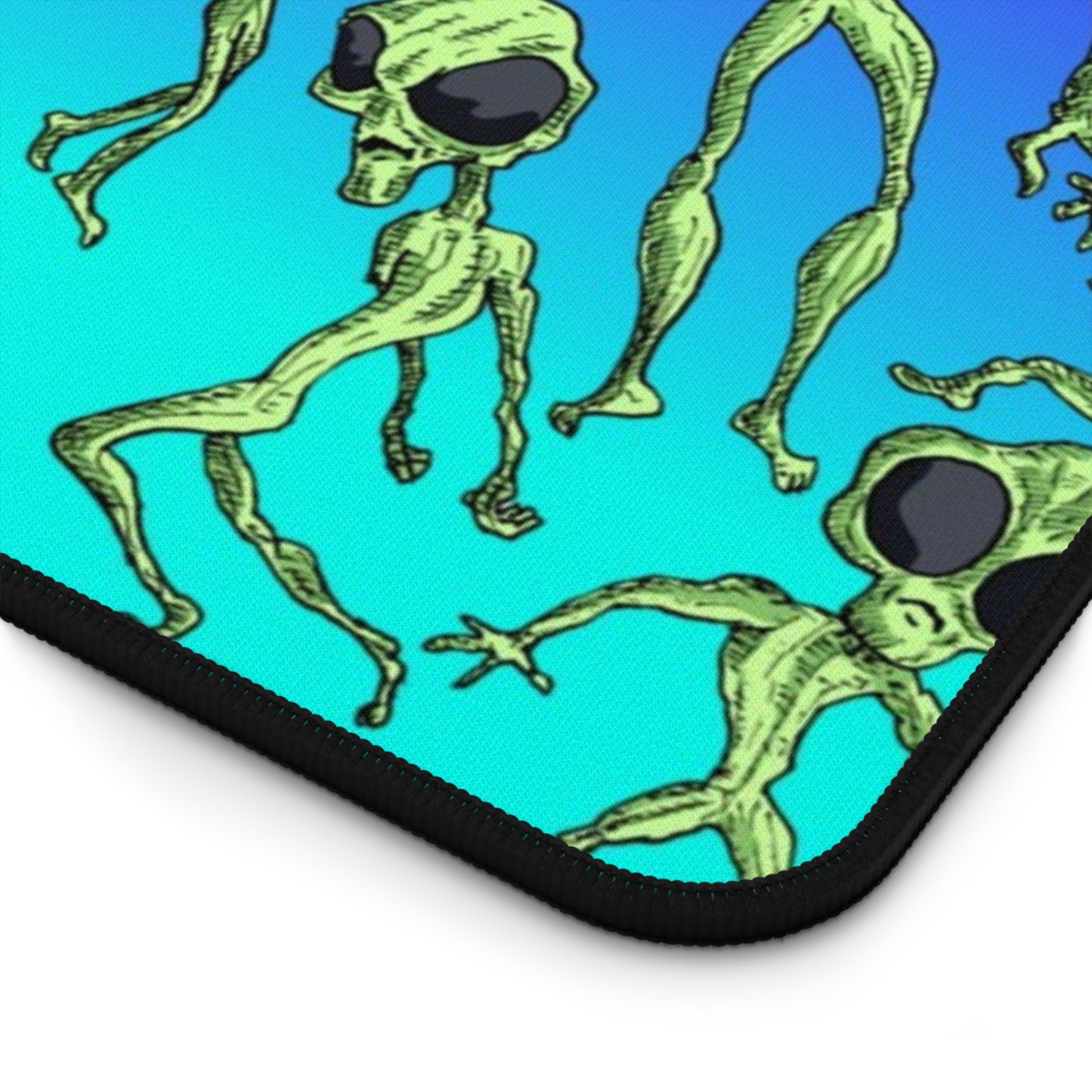 Alien Dance Gradient Desk Mat — Extraterrestrial Gaming Mouse Pad