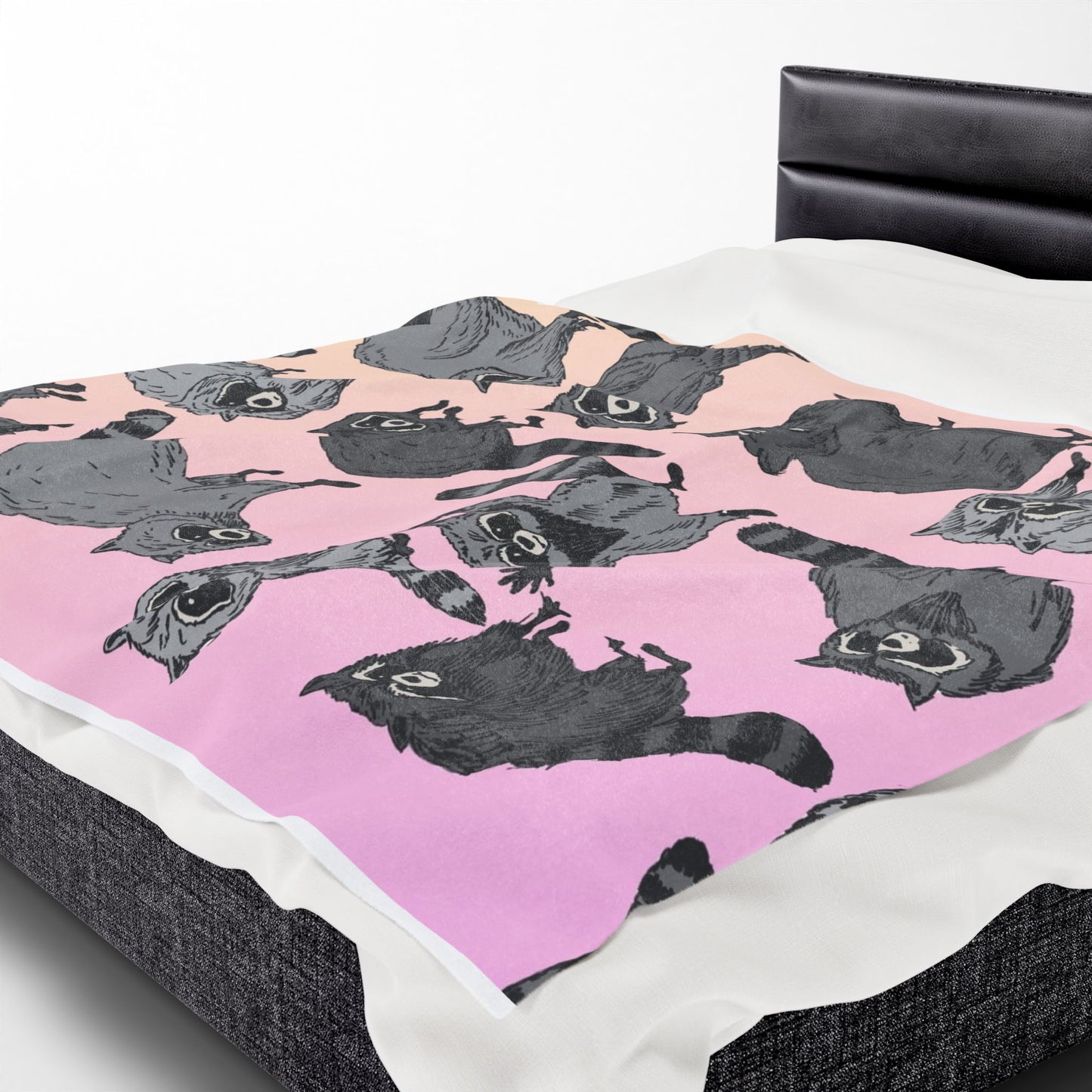 Raccoon Pattern Velveteen Plush Blanket — Soft Pink Ombre Cozy Throw for Animal Lovers