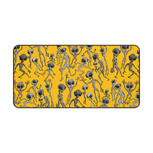 Alien Dance Party Desk Mat – Quirky Office Decor, Gift for Nerds, Gaming Mouse Pad, Fun Workspace Accessory, Cute Home Office Decor