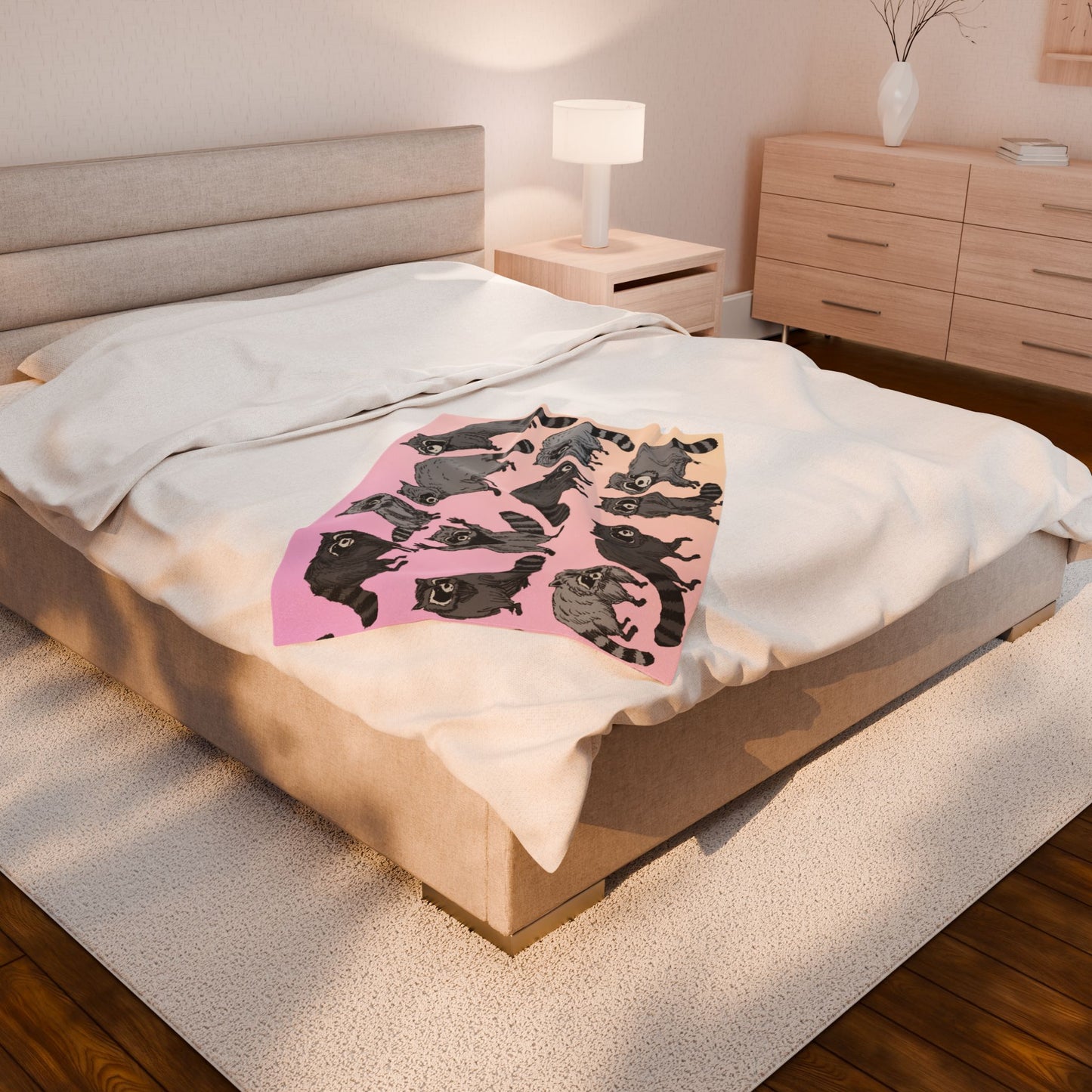 Raccoon Pattern Velveteen Plush Blanket — Soft Pink Ombre Cozy Throw for Animal Lovers