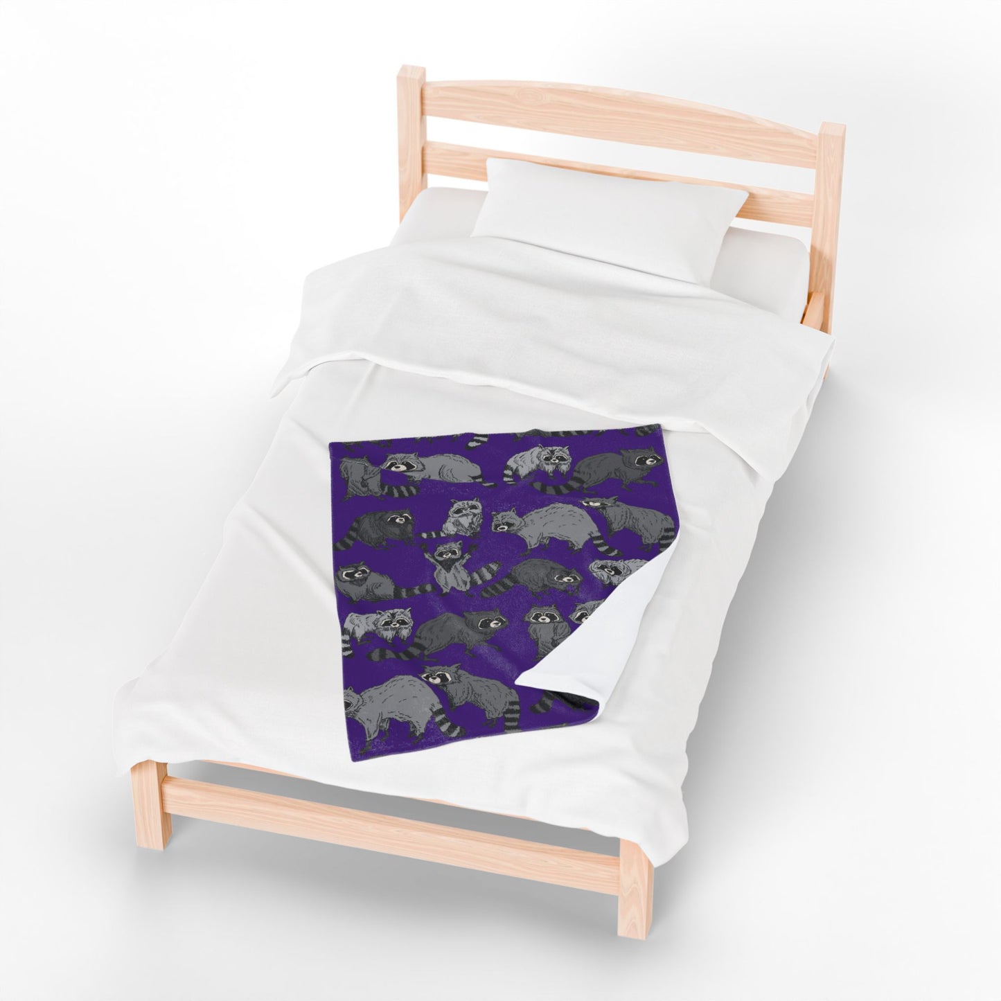Raccoon Pattern Velveteen Plush Blanket — Soft Cozy Throw for Kids & Animal Lovers