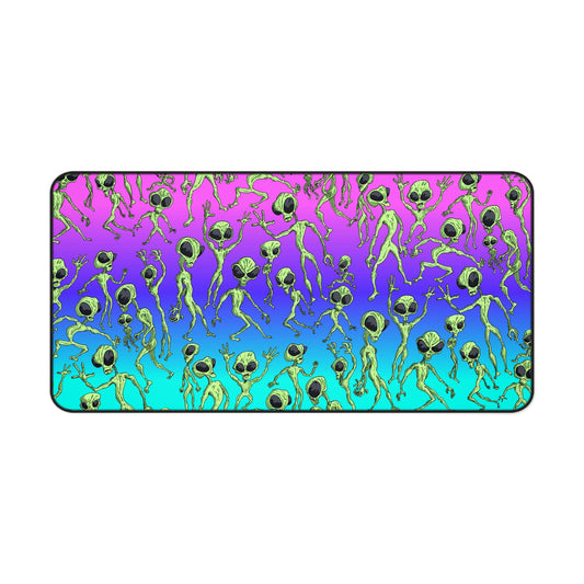 Alien Dance Gradient Desk Mat — Extraterrestrial Gaming Mouse Pad