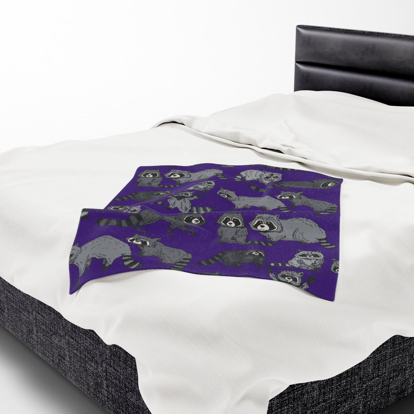 Raccoon Pattern Velveteen Plush Blanket — Soft Cozy Throw for Kids & Animal Lovers