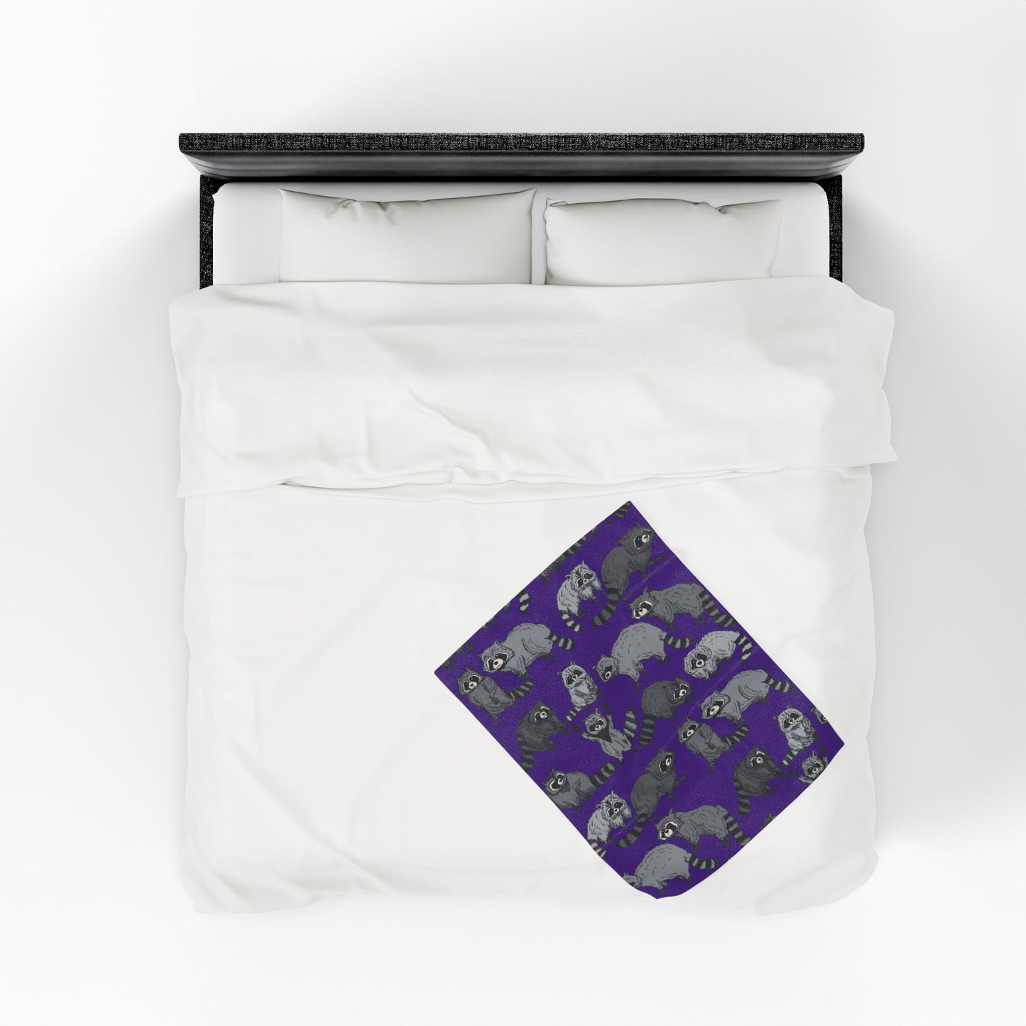 Raccoon Pattern Velveteen Plush Blanket — Soft Cozy Throw for Kids & Animal Lovers