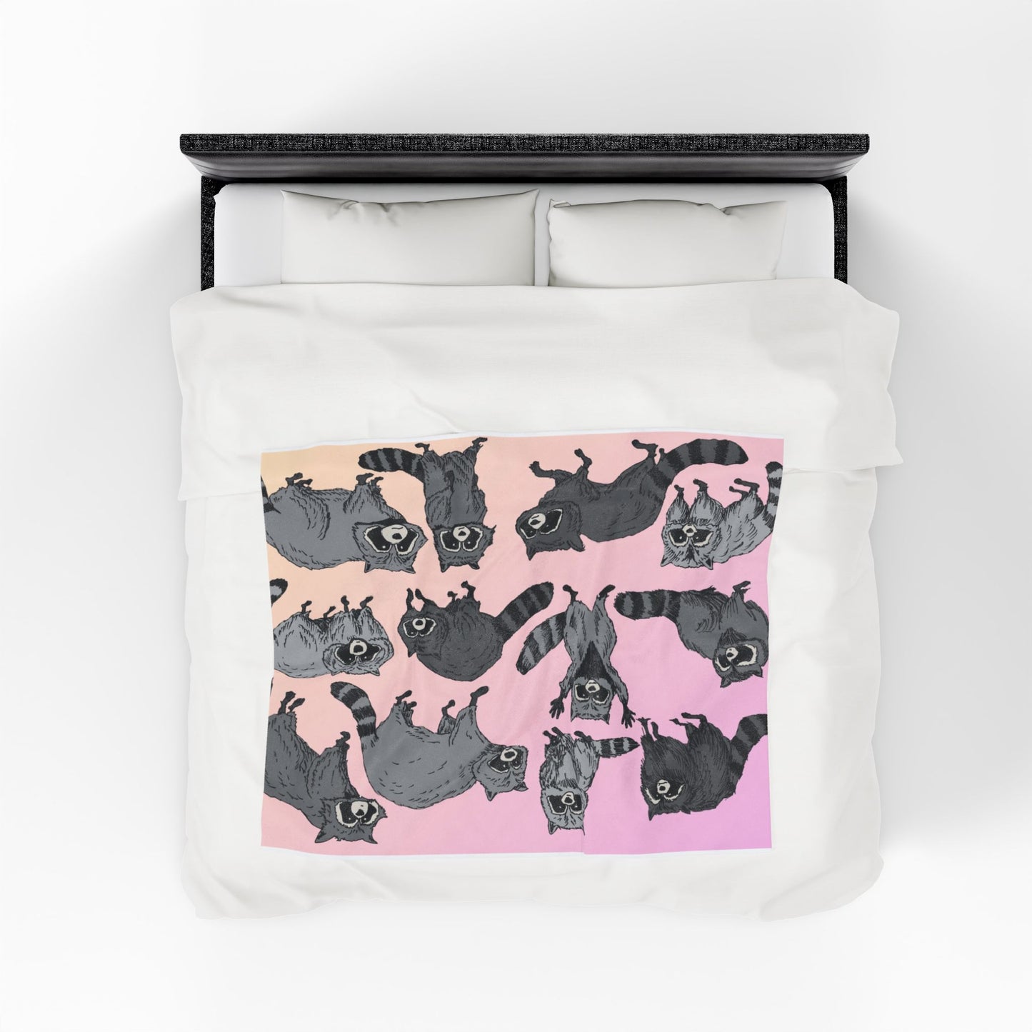 Raccoon Pattern Velveteen Plush Blanket — Soft Pink Ombre Cozy Throw for Animal Lovers