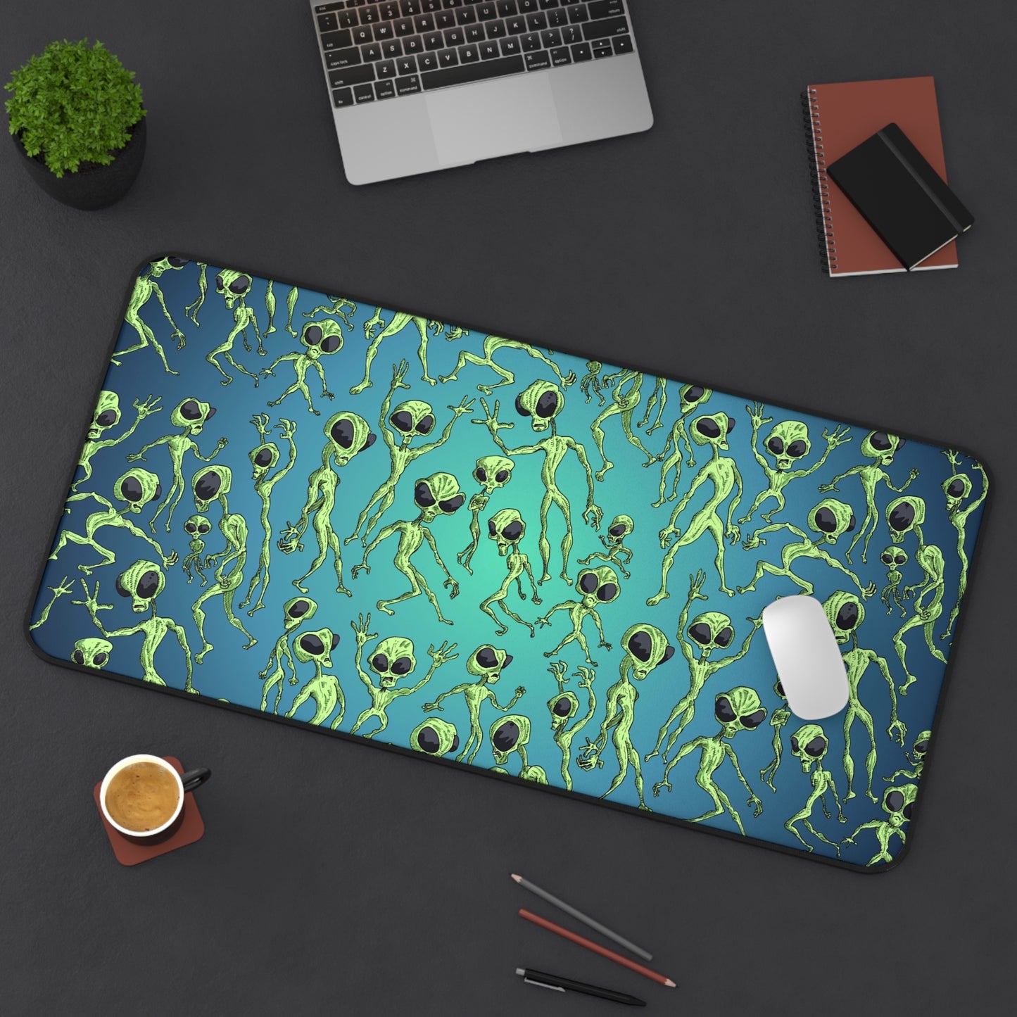 Alien Dance Party Pattern Desk Mat — Retro Green Extraterrestrial Gaming Mousepad