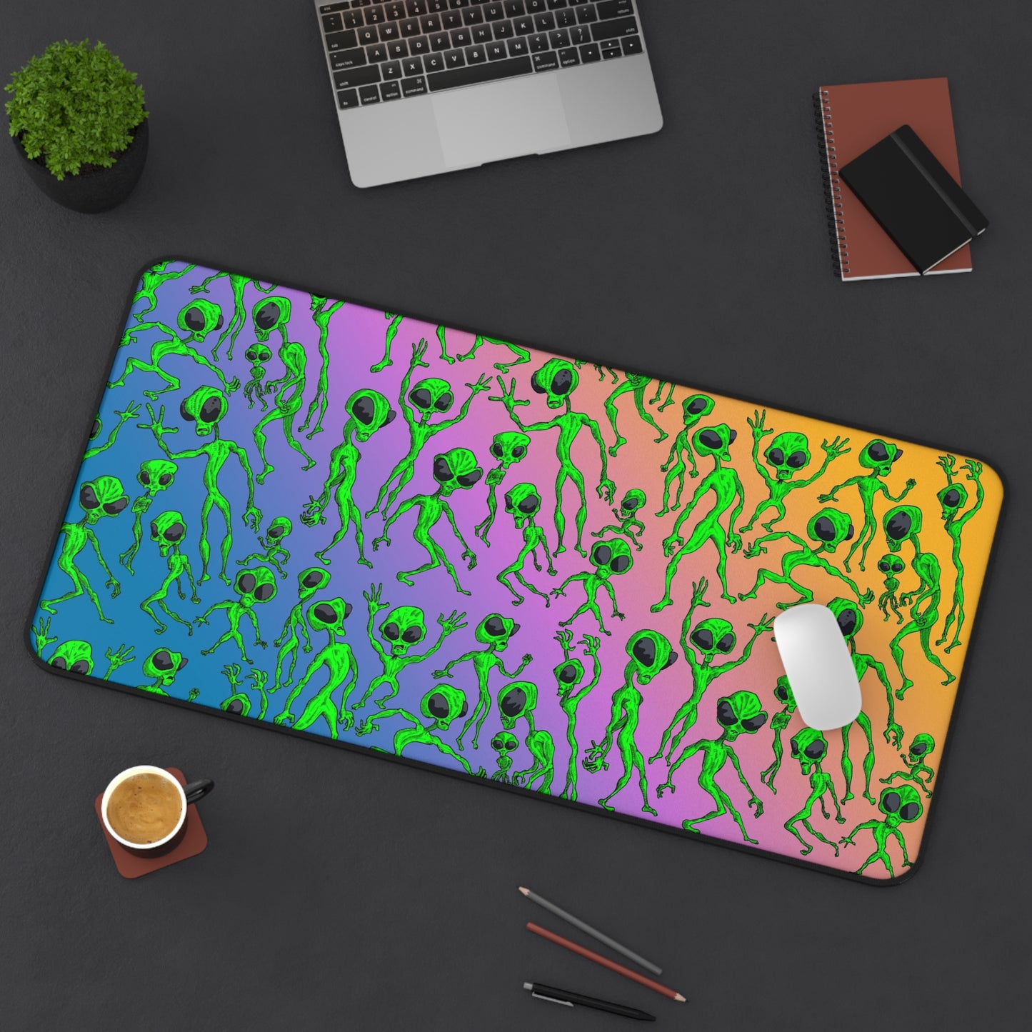 Alien Dance Party Gradient Desk Mat – Colorful Green Alien Pattern Gaming Mousepad
