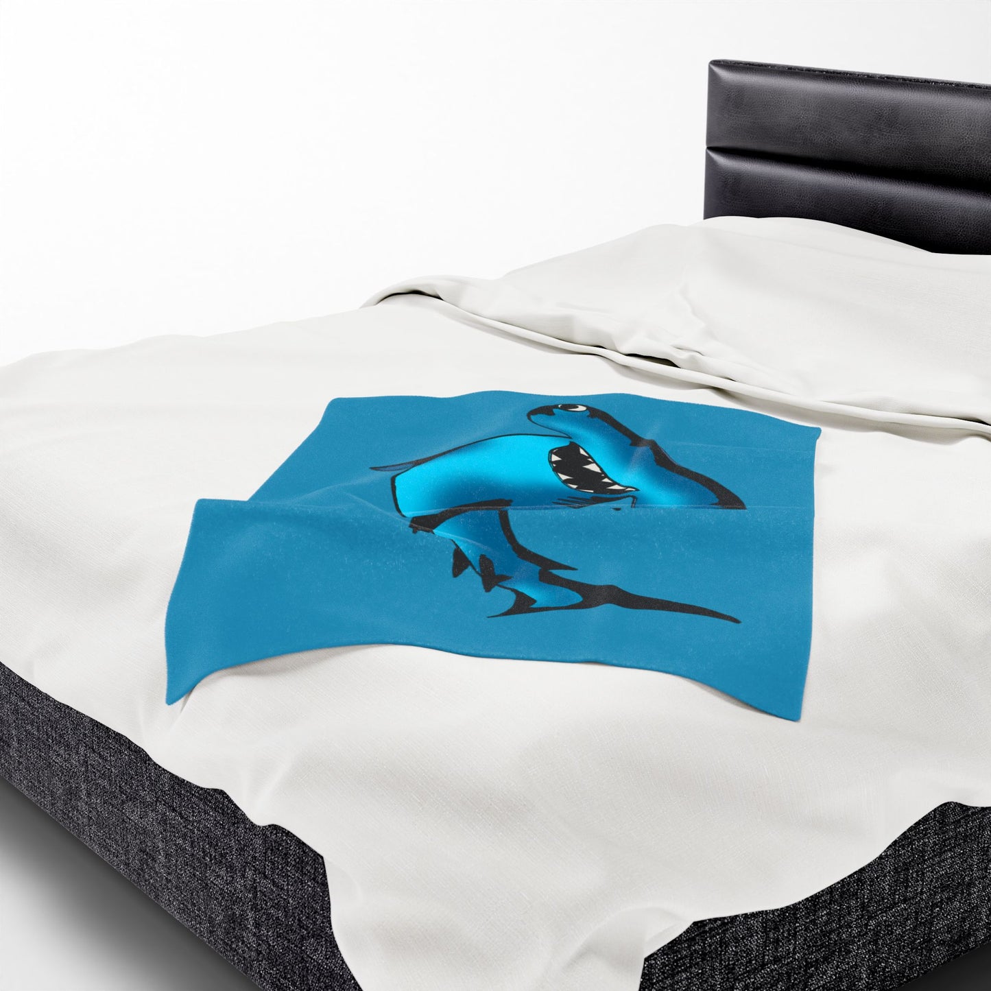Shark Design Velveteen Plush Blanket – Cozy & Fun for Kids & Ocean Lovers