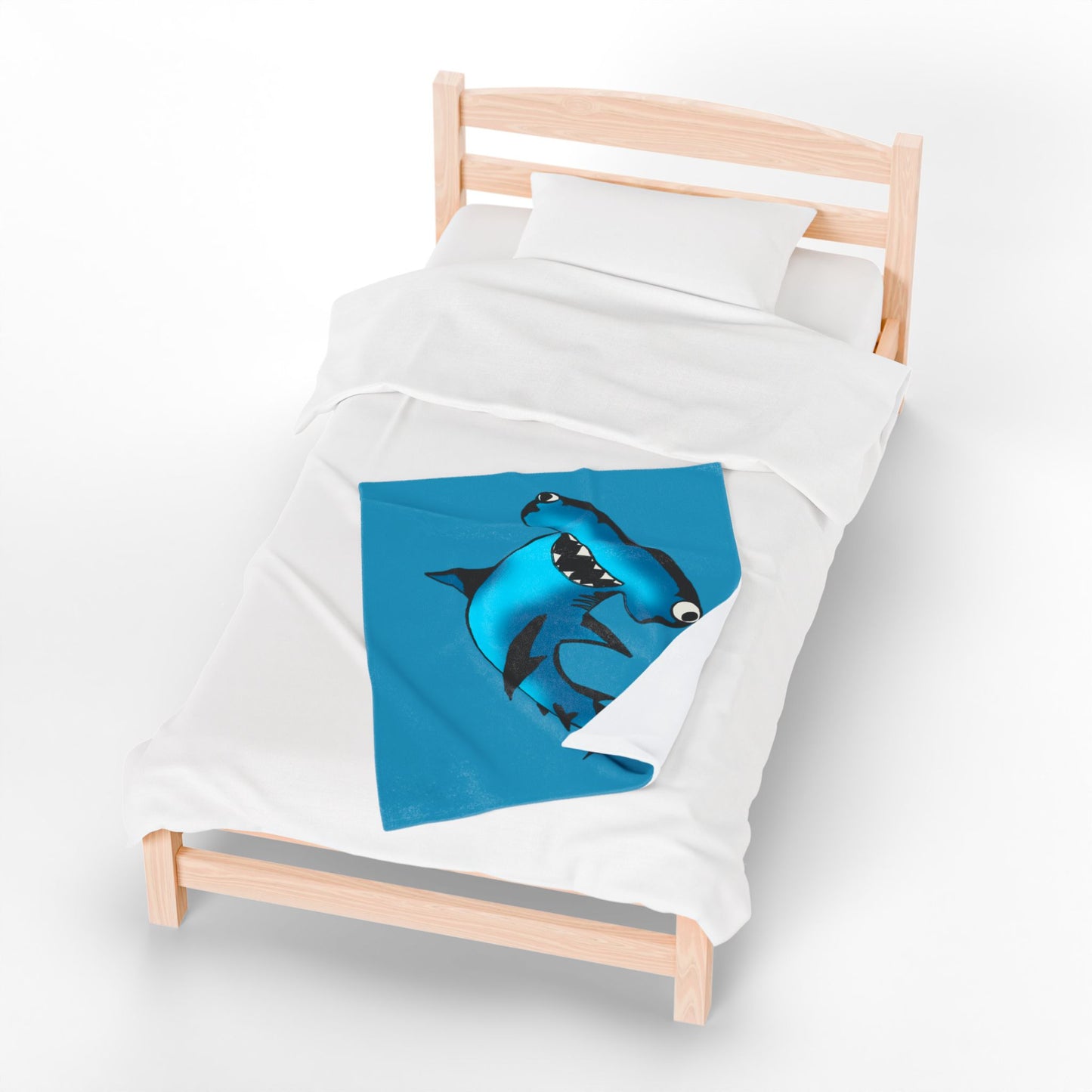 Shark Design Velveteen Plush Blanket – Cozy & Fun for Kids & Ocean Lovers
