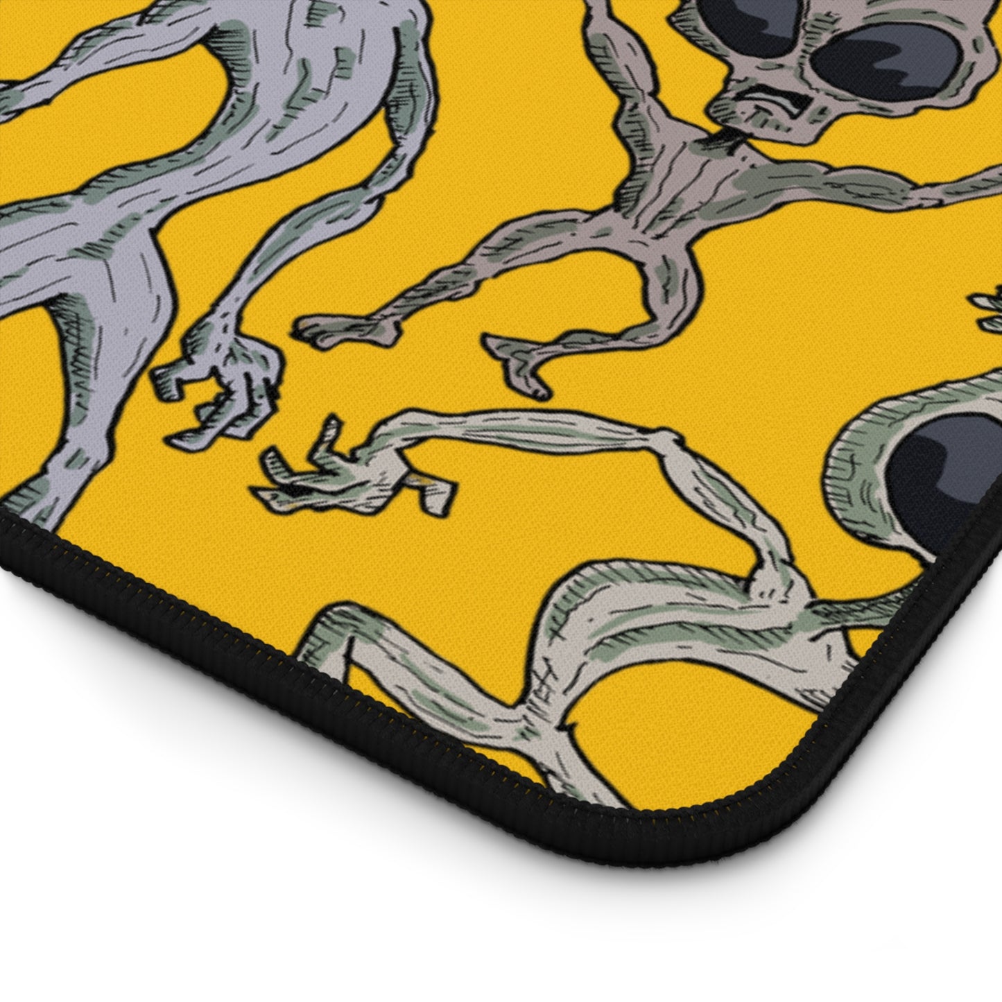 Alien Dance Party Desk Mat – Quirky Office Decor, Gift for Nerds, Gaming Mouse Pad, Fun Workspace Accessory, Cute Home Office Decor