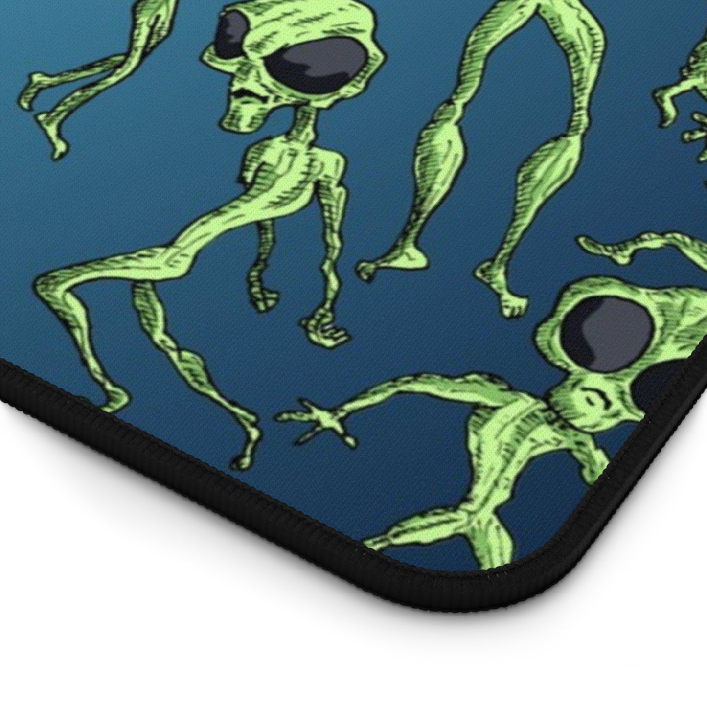 Alien Dance Party Pattern Desk Mat — Retro Green Extraterrestrial Gaming Mousepad