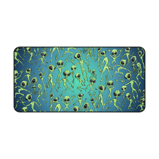 Alien Dance Party Pattern Desk Mat — Retro Green Extraterrestrial Gaming Mousepad