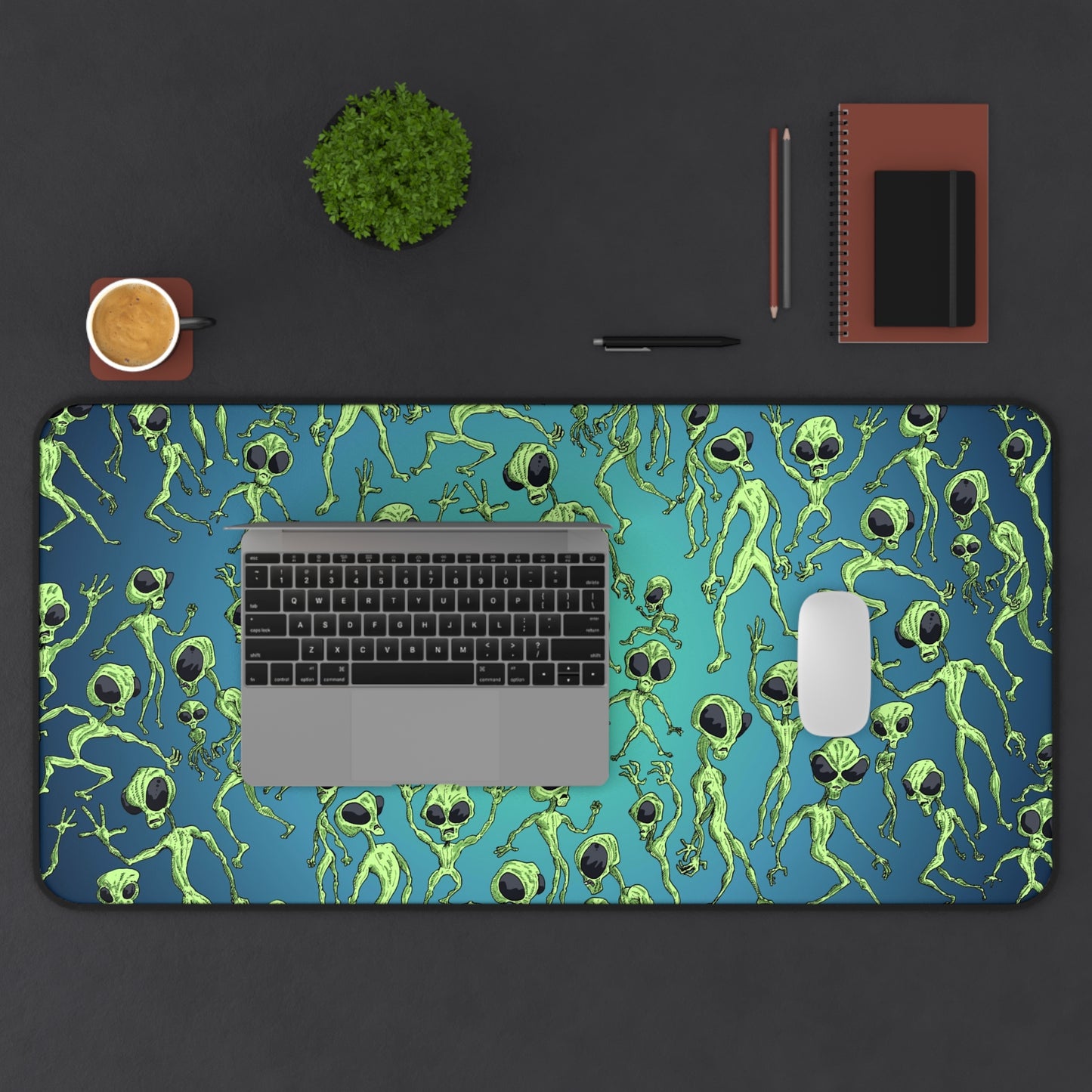Alien Dance Party Pattern Desk Mat — Retro Green Extraterrestrial Gaming Mousepad