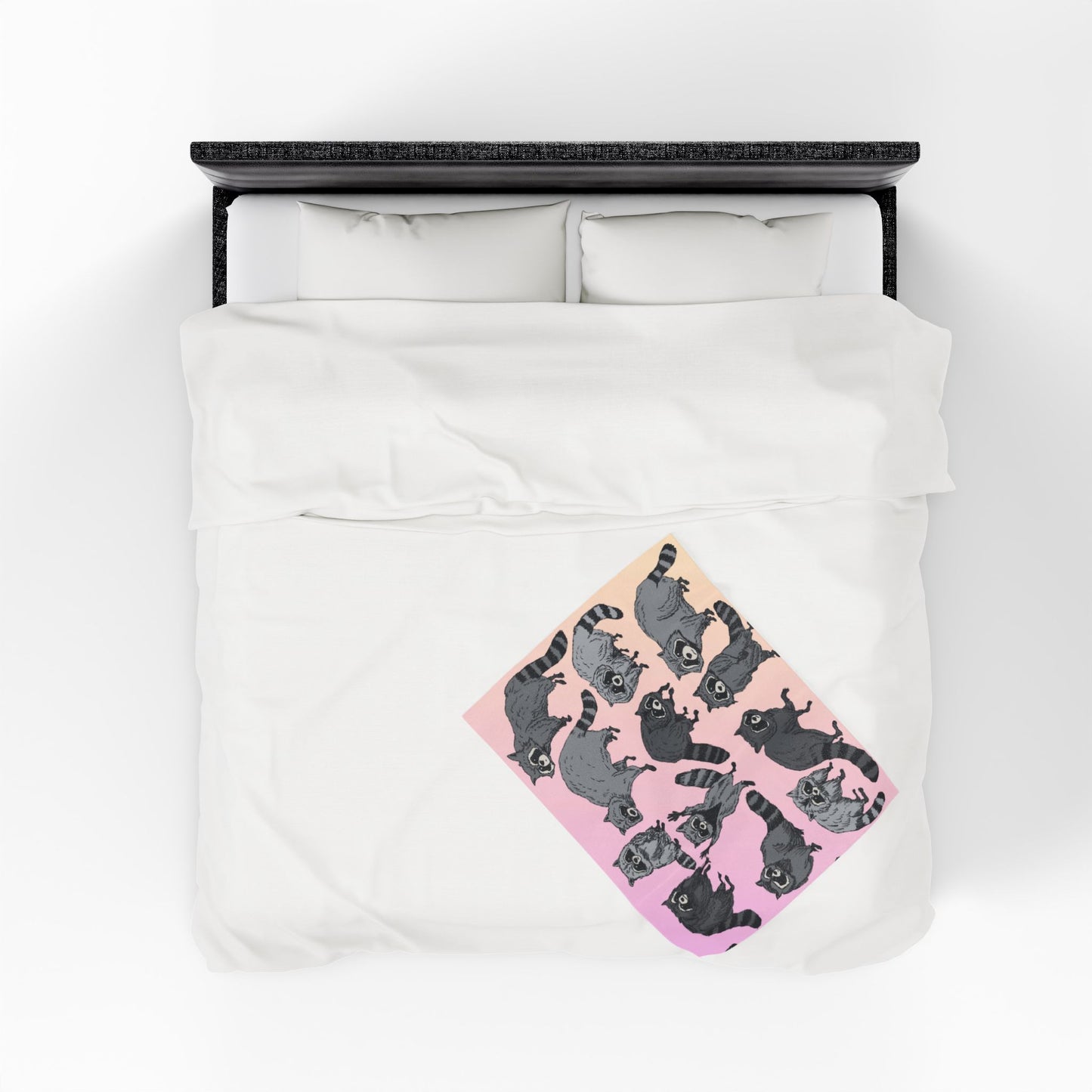 Raccoon Pattern Velveteen Plush Blanket — Soft Pink Ombre Cozy Throw for Animal Lovers