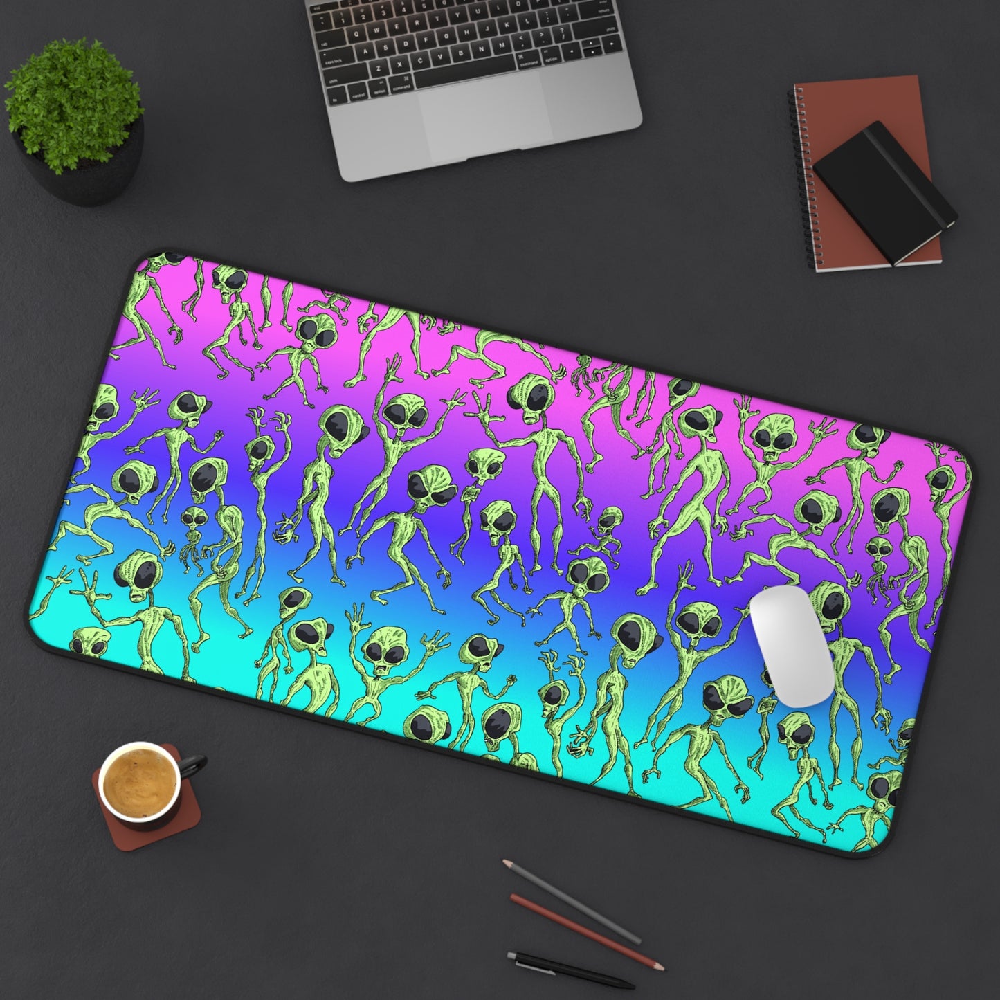 Alien Dance Gradient Desk Mat — Extraterrestrial Gaming Mouse Pad