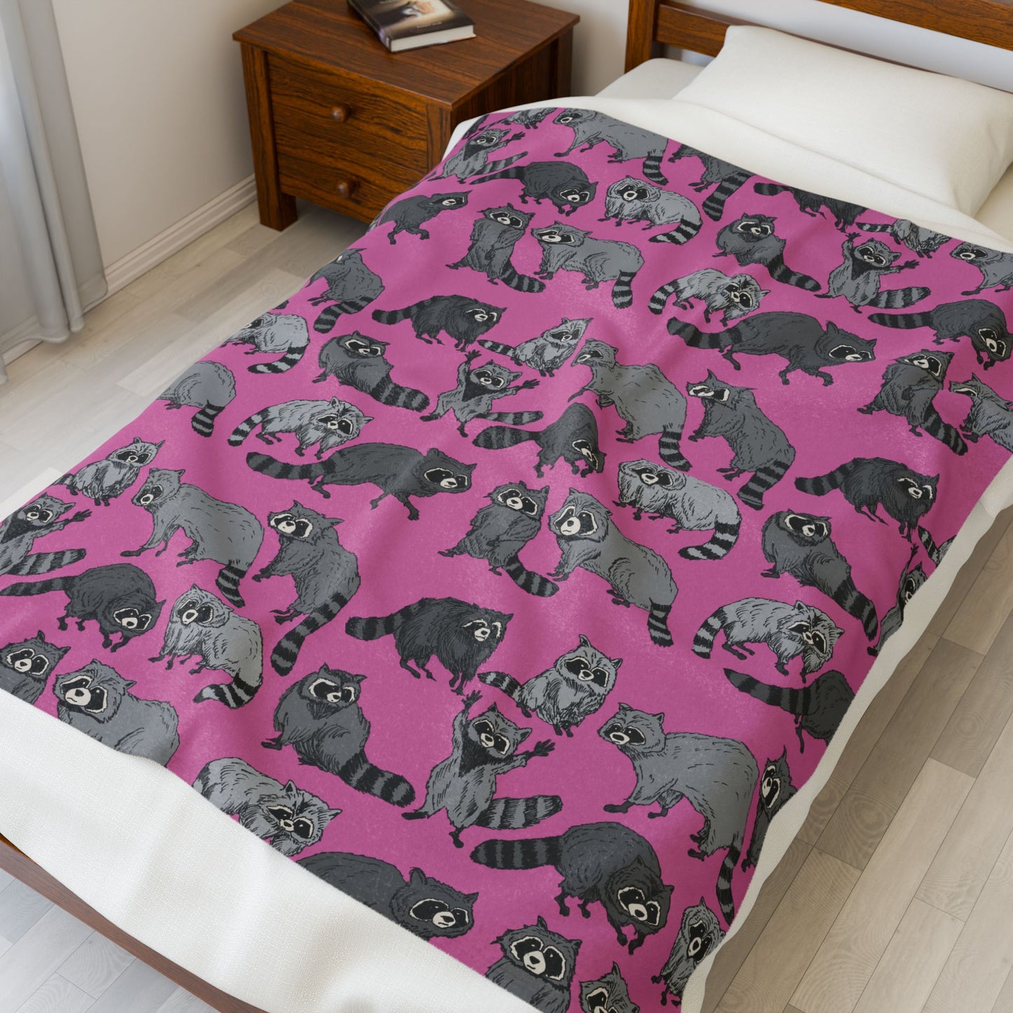 Raccoon Pattern Velveteen Plush Blanket — Cute Pink Cozy Throw for Animal Lovers