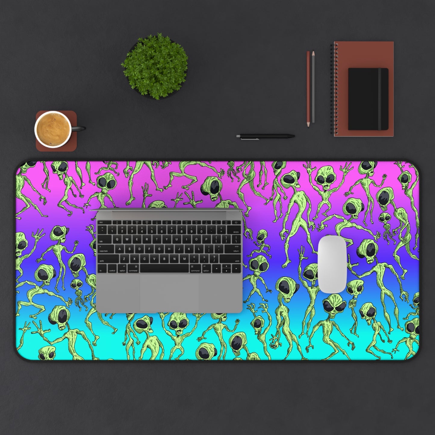 Alien Dance Gradient Desk Mat — Extraterrestrial Gaming Mouse Pad