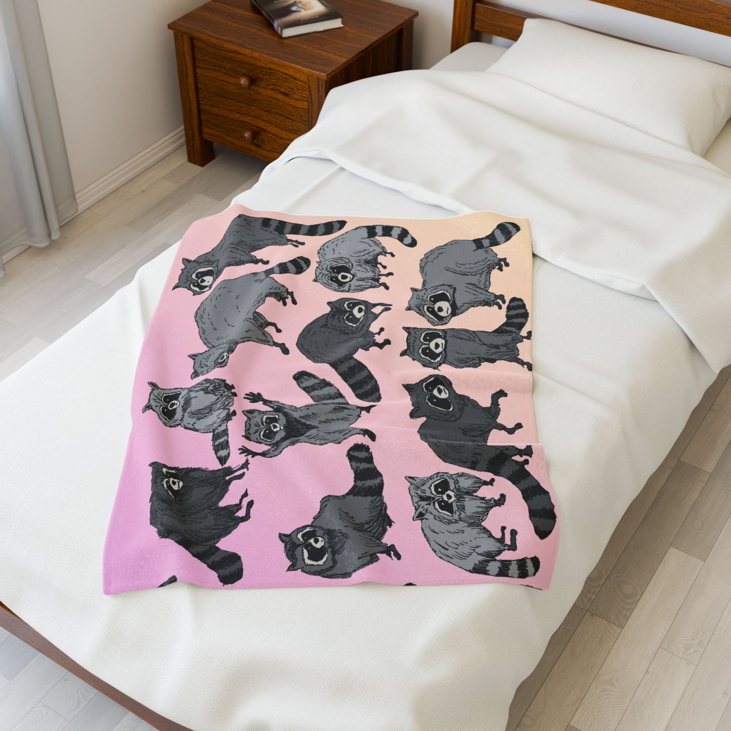 Raccoon Pattern Velveteen Plush Blanket — Soft Pink Ombre Cozy Throw for Animal Lovers